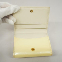 Louis Vuitton Täschchen/Portemonnaie aus Lackleder in Gelb