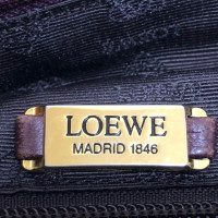 Loewe Umhängetasche aus Wildleder in Braun