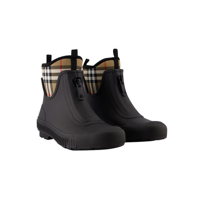 Burberry Boots in Black