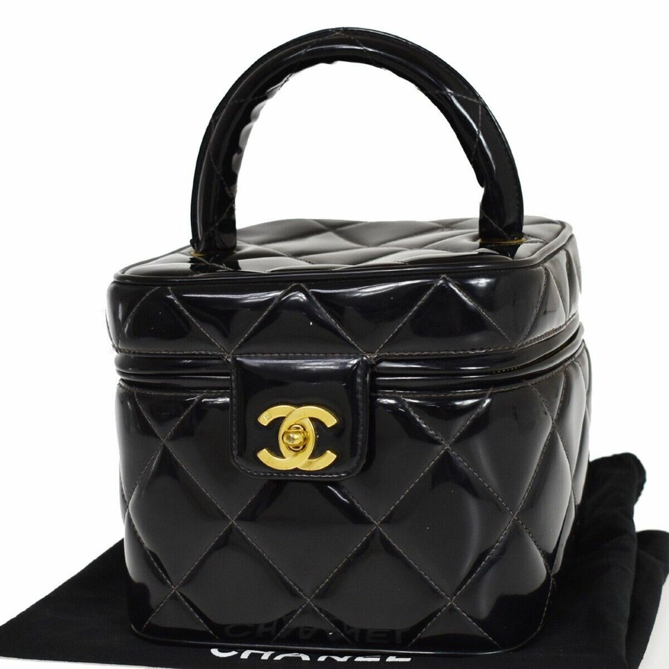 Chanel Vanity Case Leather in Black