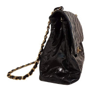 Chanel Classic Flap Bag Jumbo Lakleer in Zwart
