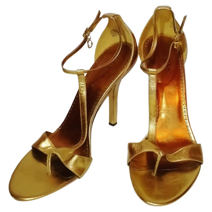 Guess Sandals Patent leather in Gold