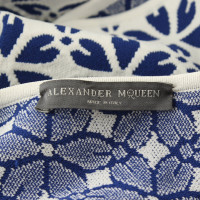 Alexander McQueen Kleid in Blau/Weiß