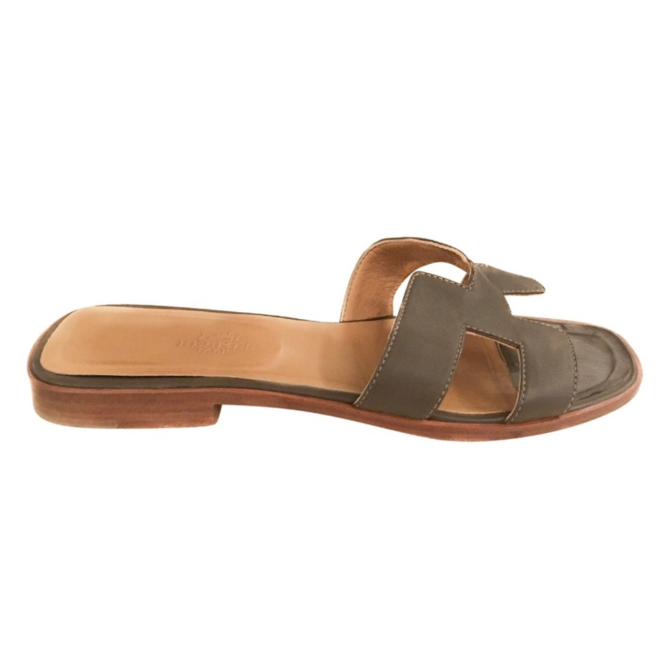 Hermès Olijf/taupe sandalen