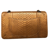 Chanel Flap Bag aus Leder in Gold