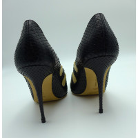 Manolo Blahnik Pumps/Peeptoes en Cuir en Noir