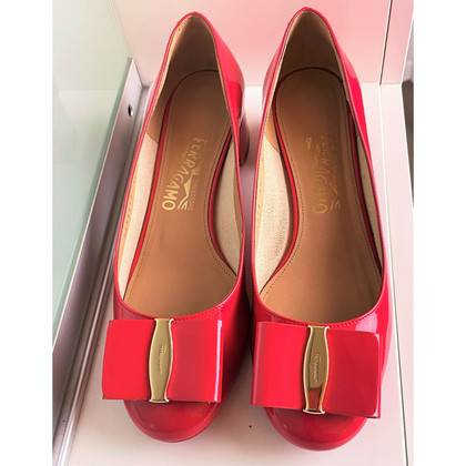 Salvatore Ferragamo Slippers/Ballerinas Patent leather in Red