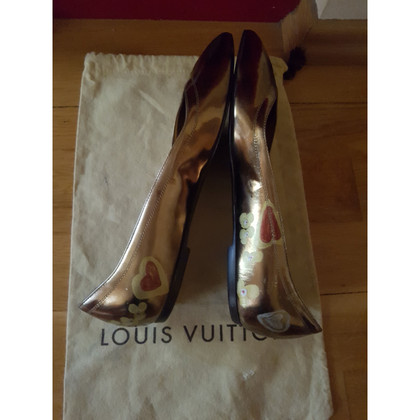 Louis Vuitton Slippers/Ballerina's Leer in Goud