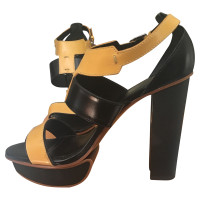 Tod's Sandals Leather in Ochre