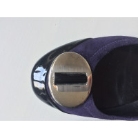 Prada Slipper/Ballerinas aus Wildleder in Violett