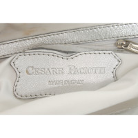 Cesare Paciotti Handtasche aus Leder in Silbern