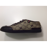 Gucci Sneakers made of leather in beige / brown