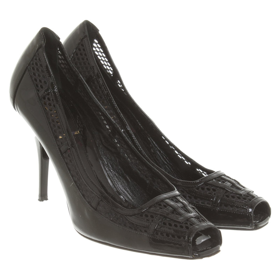 Fendi Pumps/Peeptoes Lakleer in Zwart