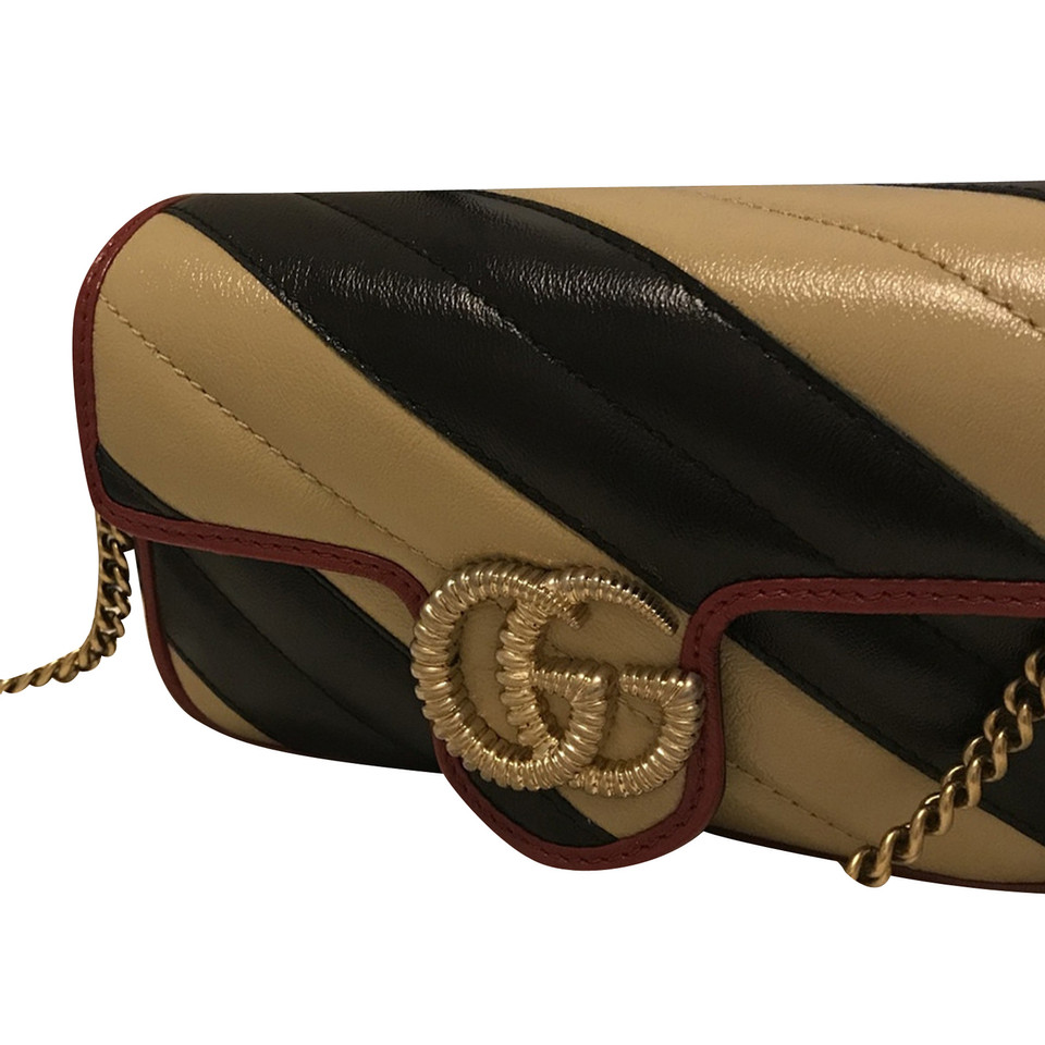 Gucci GG Marmont Matelassé Leather Super Mini in Pelle