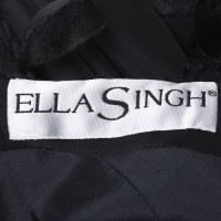 Ella Singh Robe en noir
