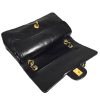 Chanel Classic Flap Bag Small in Pelle in Marrone
