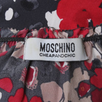 Moschino Cheap And Chic Top in seta con motivo
