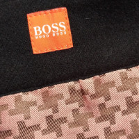 Hugo Boss Jupe en laine avec des détails
