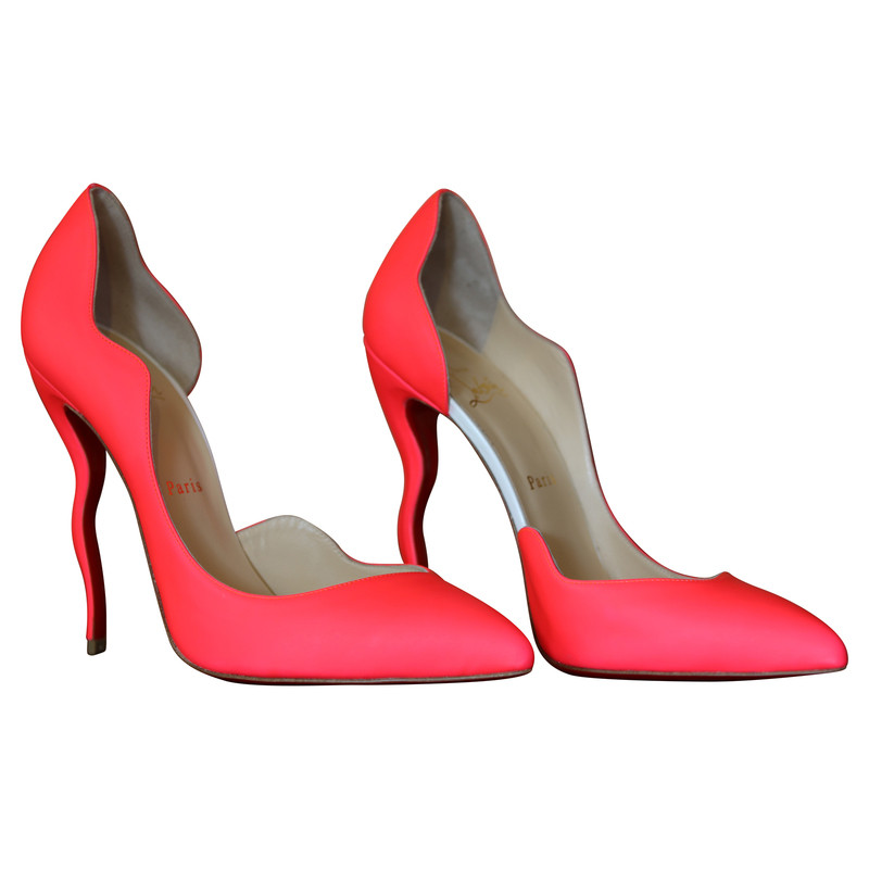 Christian Louboutin Pumps in coral red