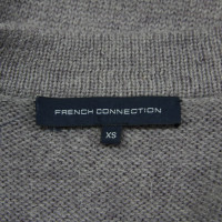 French Connection Pull en gris