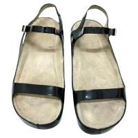 Armani Sandalen aus Lackleder in Schwarz