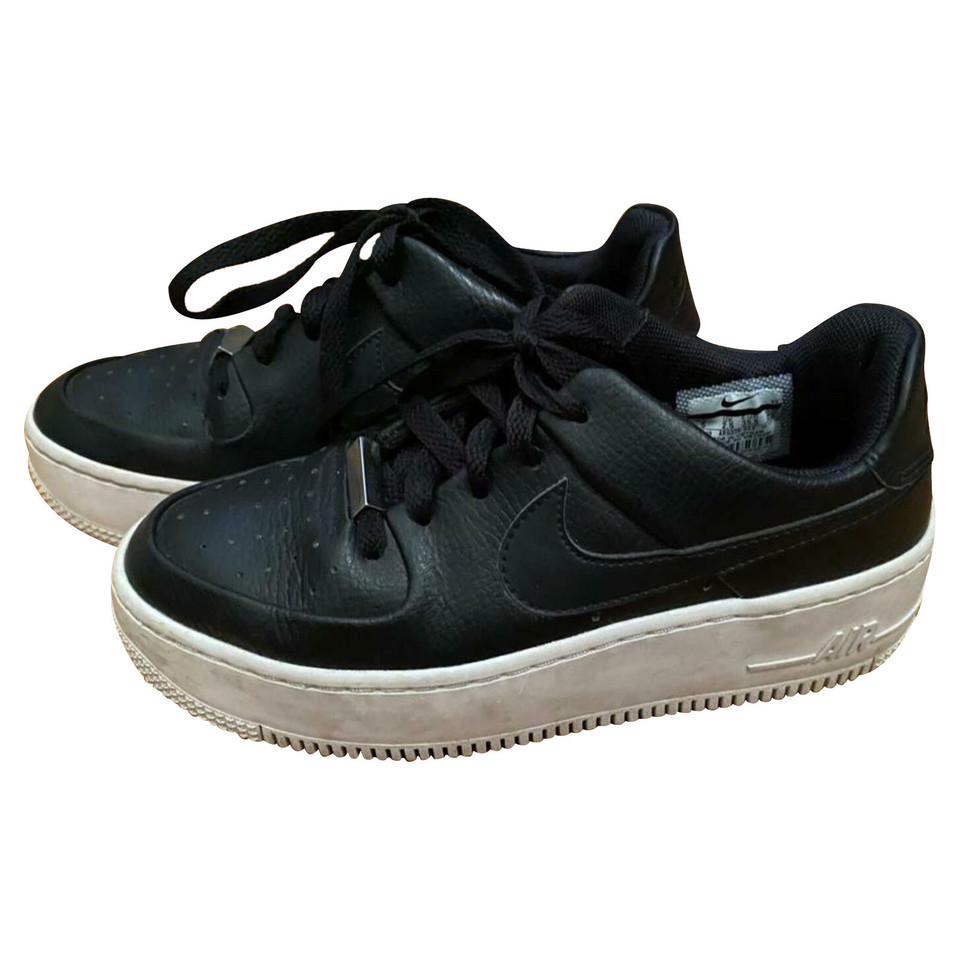 Nike Chaussures de sport en Cuir en Noir