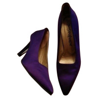 Yves Saint Laurent Pumps/Peeptoes Silk in Violet