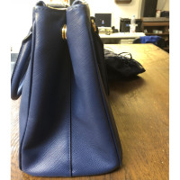 Prada Shopping Bag aus Leder in Blau