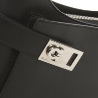 Salvatore Ferragamo Handtasche aus Leder in Schwarz