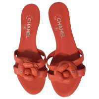 Chanel Mules met Camellia