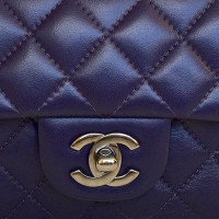 Chanel Classic Flap Bag New Mini aus Leder in Violett
