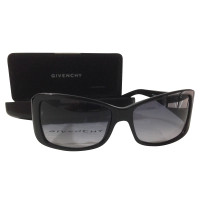 Givenchy des lunettes de soleil