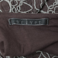 Velvet Robe en dentelle coloris taupe / gris