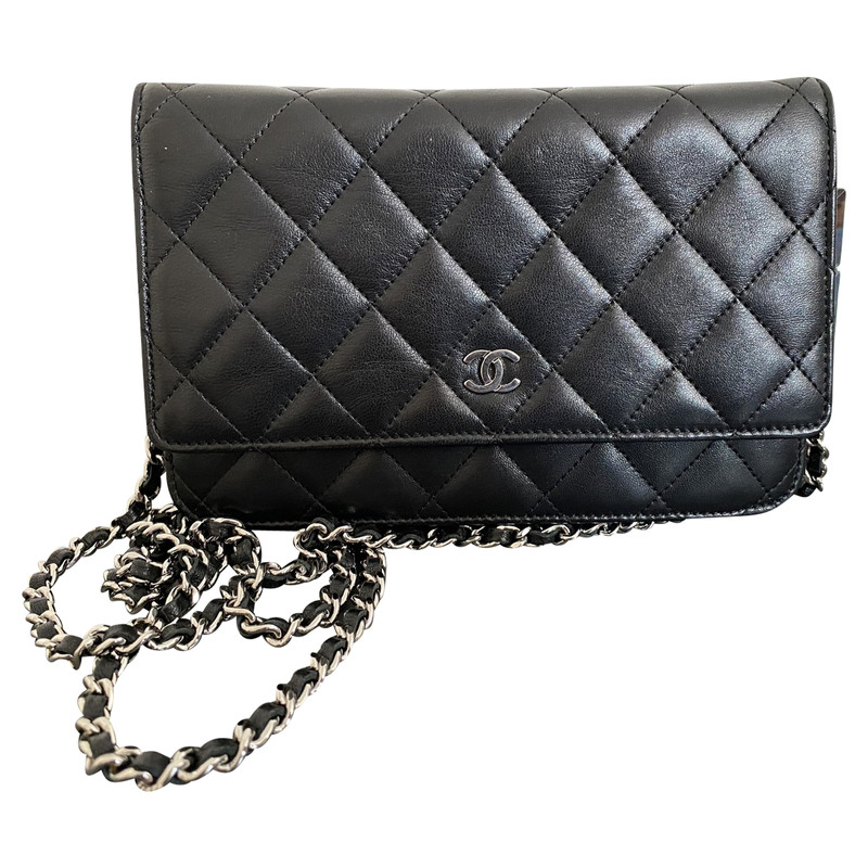 chanel clutch bag with chain