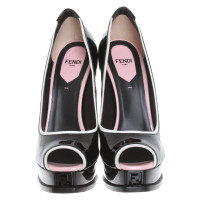 Fendi Pumps/Peeptoes aus Lackleder