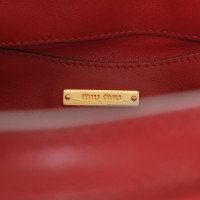 Miu Miu Handtasche aus Leder in Rot