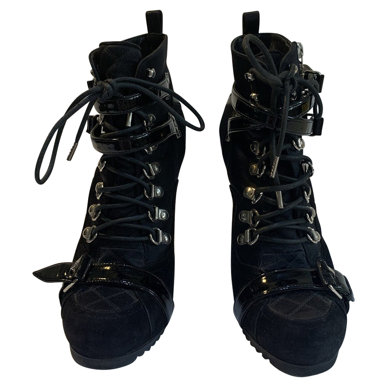 Balenciaga Boots Suede in Black - Second Hand Balenciaga Boots Suede in  Black buy used for 170€ (4165294)