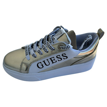 Guess Trainers in Gold