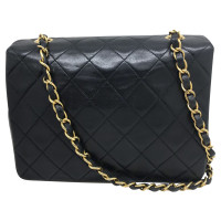 Chanel Classic Flap Bag New Mini aus Leder in Schwarz