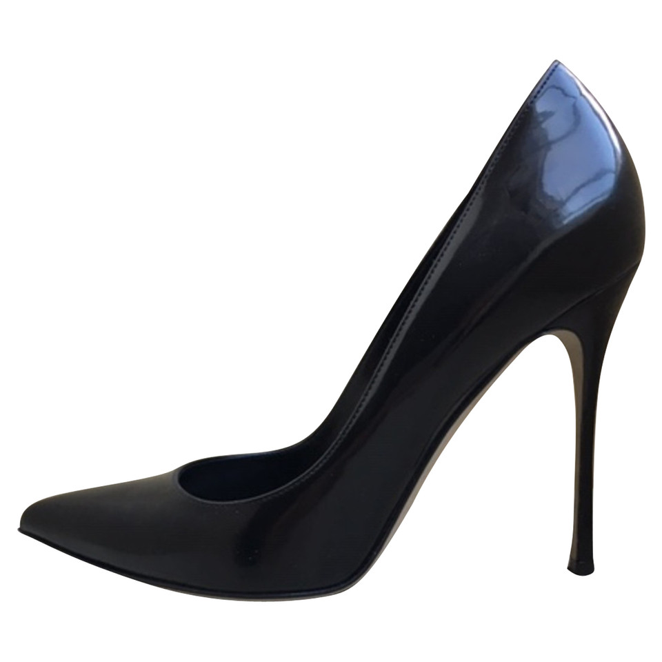 Sergio Rossi Pumps/Peeptoes aus Lackleder in Schwarz