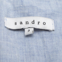 Sandro Lumière Top bleu en jeans look