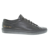 Common Projects Sneakers in Schwarz