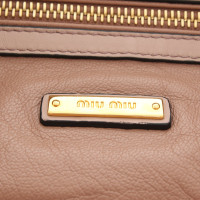 Miu Miu Handtasche aus Leder in Nude