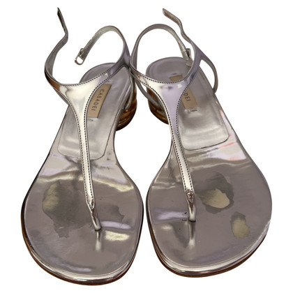 Casadei Sandalen aus Lackleder in Silbern