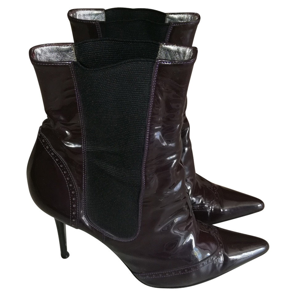 Dolce & Gabbana Stiefeletten aus Lackleder in Violett