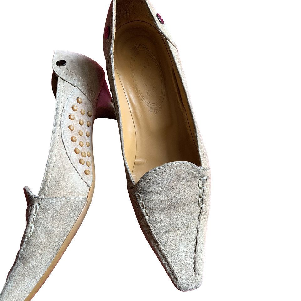 Tod's Slipper/Ballerinas aus Wildleder in Beige