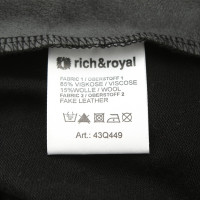 Rich & Royal Top con finiture in paillettes