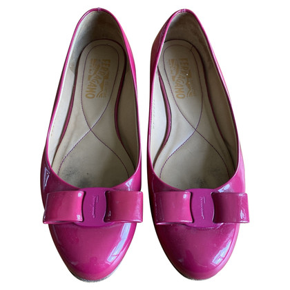 Salvatore Ferragamo Slippers/Ballerinas Patent leather in Fuchsia