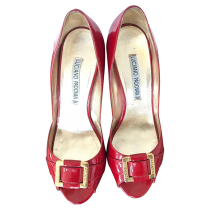 Luciano Padovan Pumps/Peeptoes Patent leather in Red
