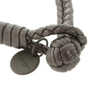 Bottega Veneta Armreif/Armband aus Leder in Grau